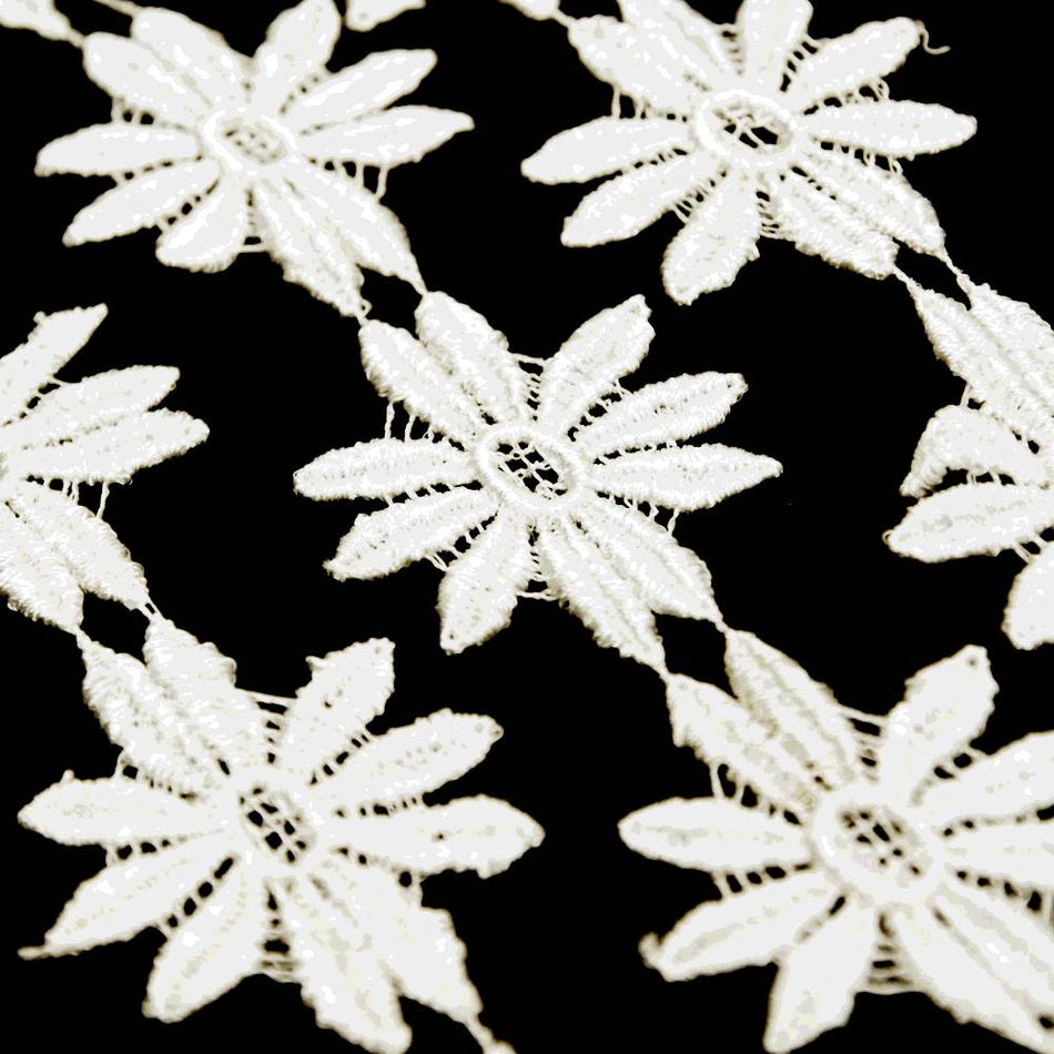 Lace Guipure Trim w Large Daisies