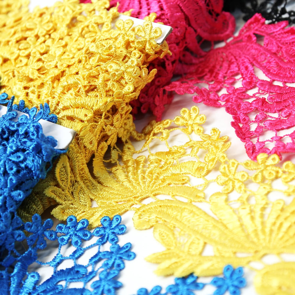 Lace Guipure Trim w Floral Flutter