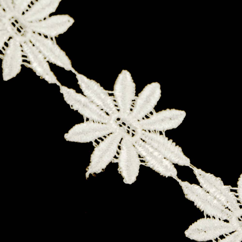 Lace Guipure Trim w Large Daisies