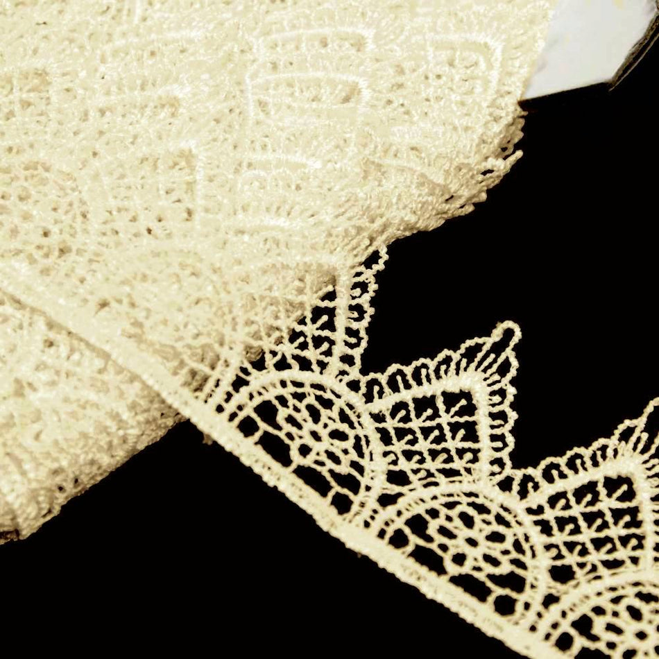 Lace Guipure Trim w Daisies & Pointed Scalloped Edging