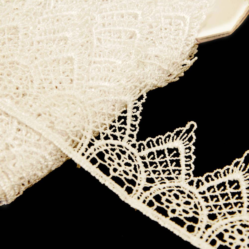 Lace Guipure Trim w Daisies & Pointed Scalloped Edging