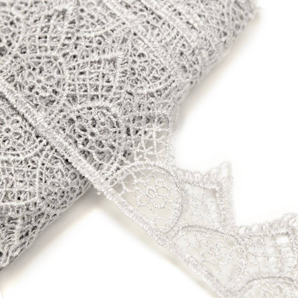 Lace Guipure Trim w Daisies & Pointed Scalloped Edging