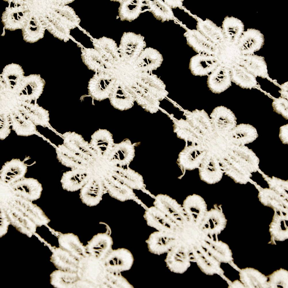 Lace Guipure Trim w Small Daisies