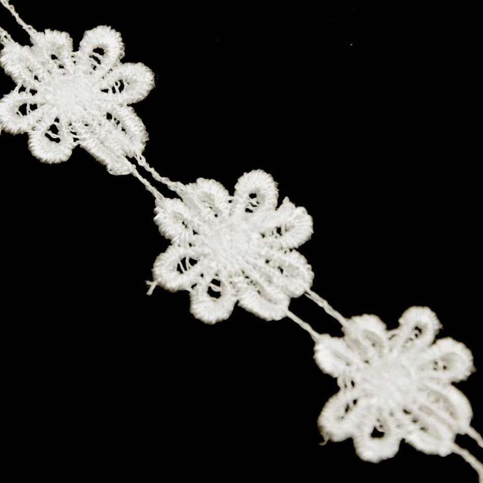Lace Guipure Trim w Small Daisies